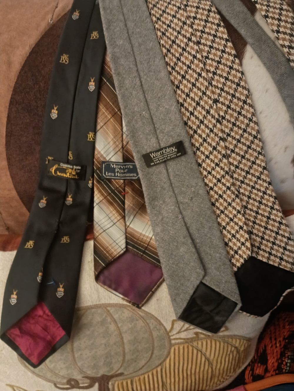 Men's Brown & Gray Mixed-Pattern Tie Set - Classic Plaid and Solid Styles - Picture 3 of 3